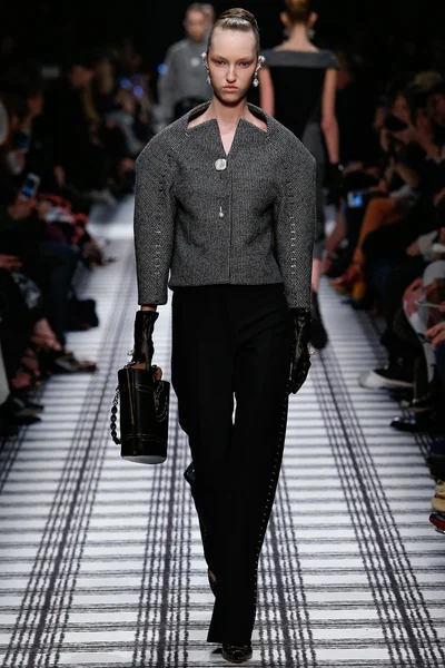 Look 5